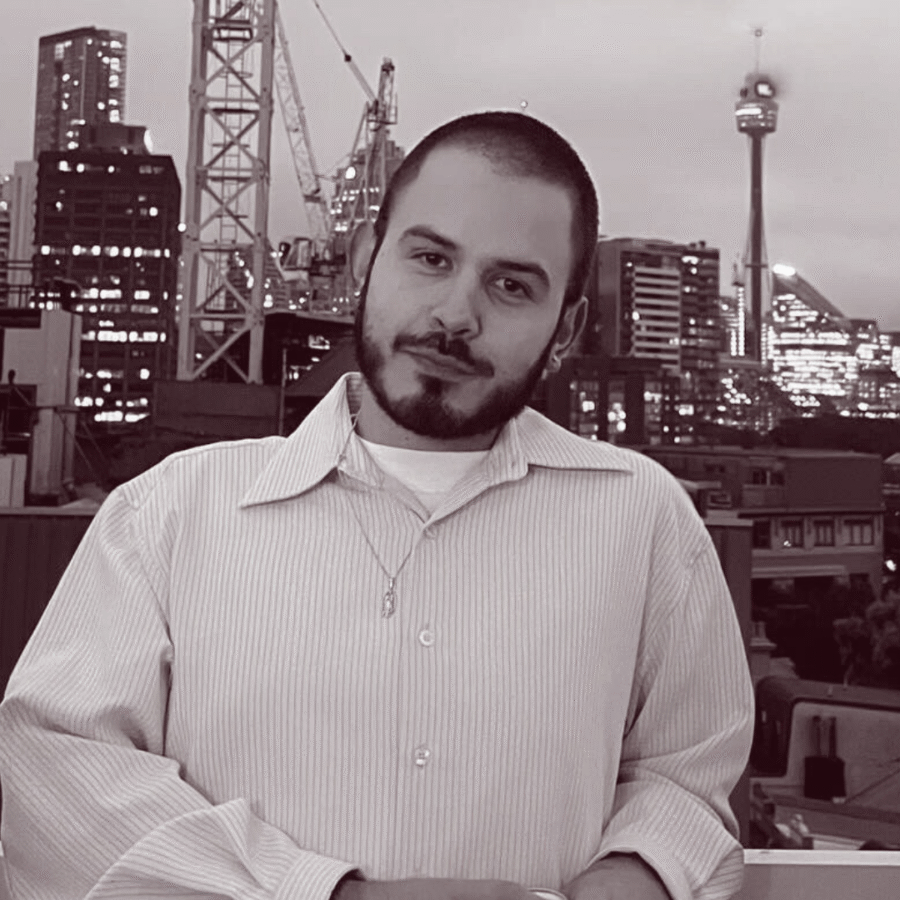 Fernando Benavides headshot