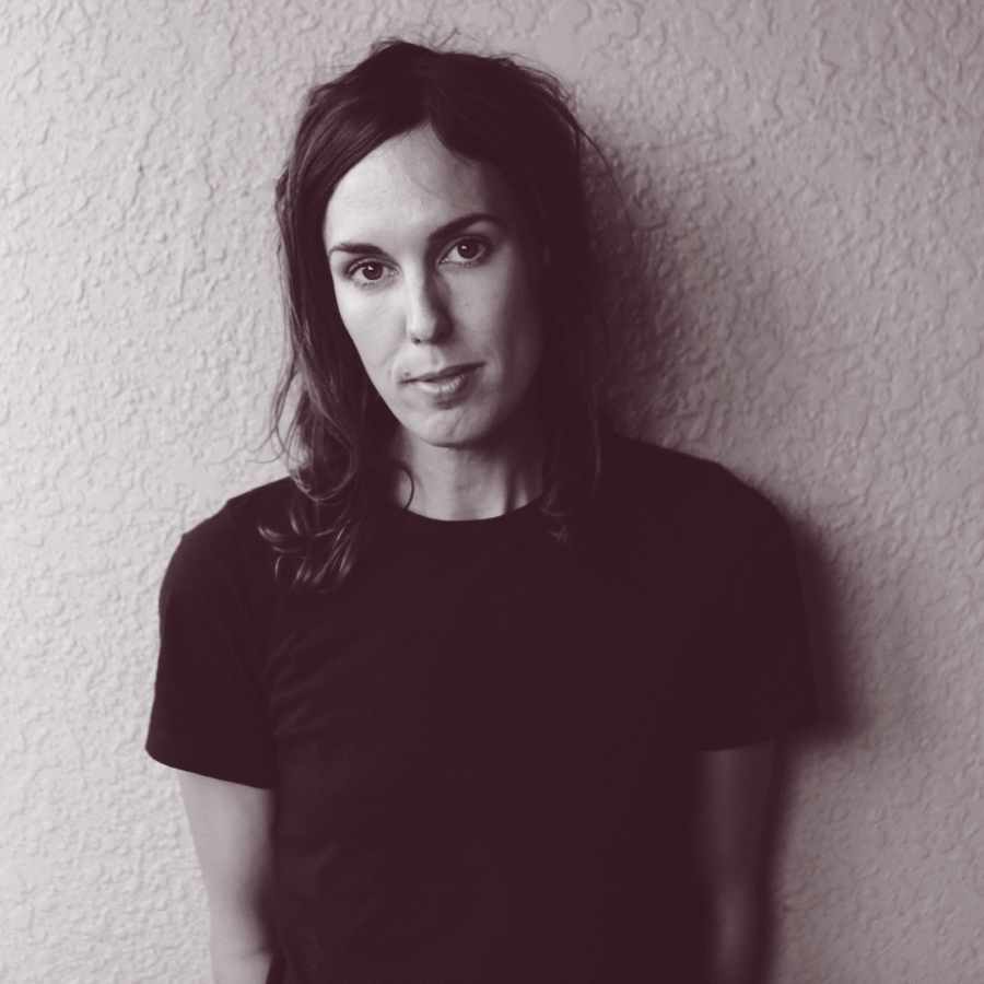 Holly Throsby headshot